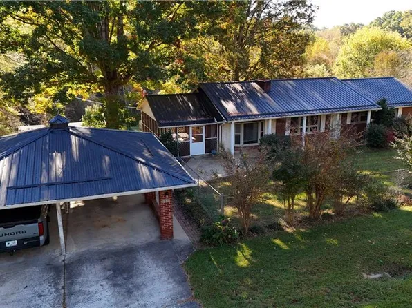 1507 Rogers Rd, Mount Airy, NC 27030