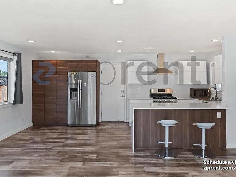 1796 Wyrick Ave — Photo 8