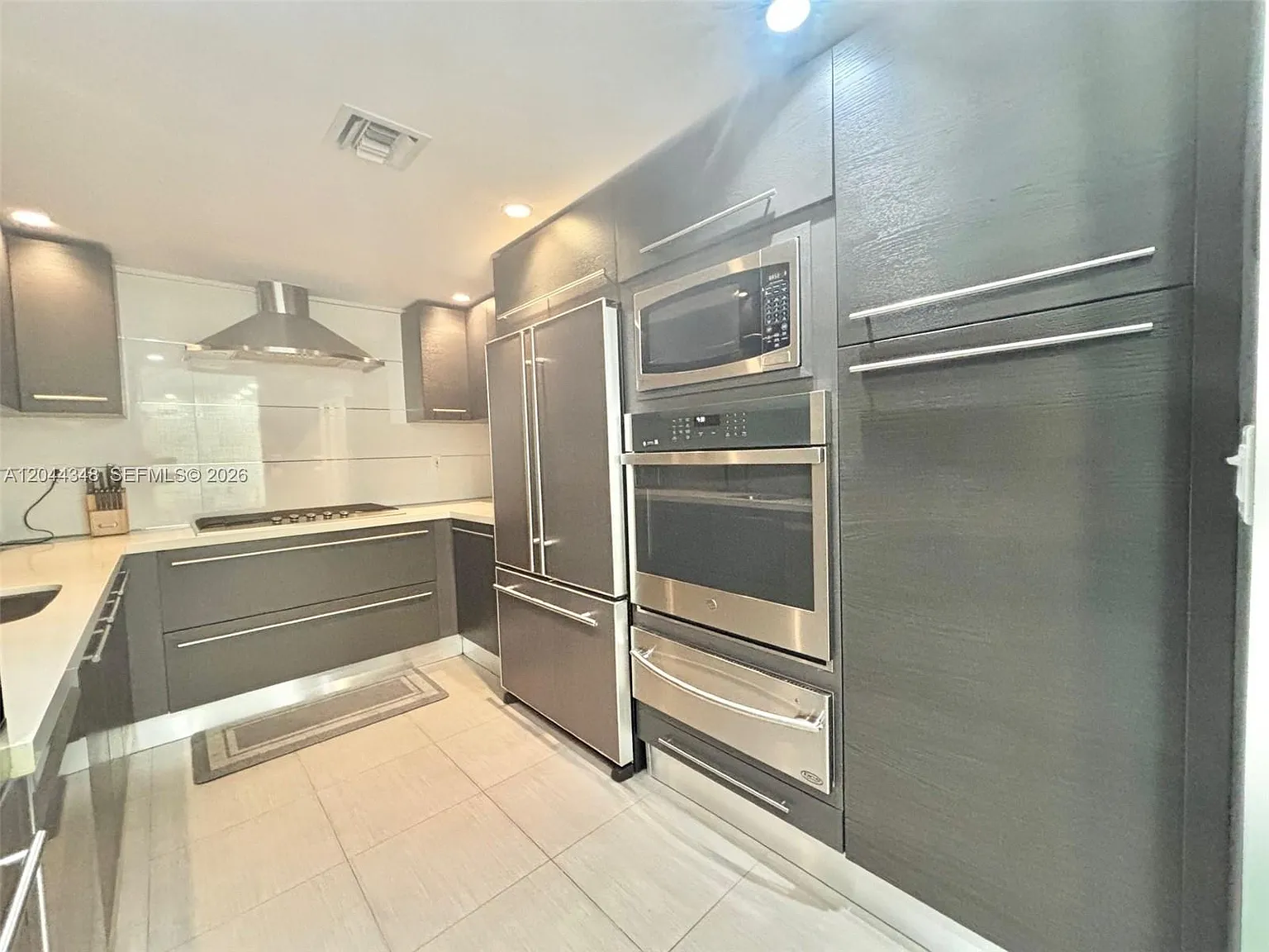 Parker Plaza Condo Estate — Photo 2