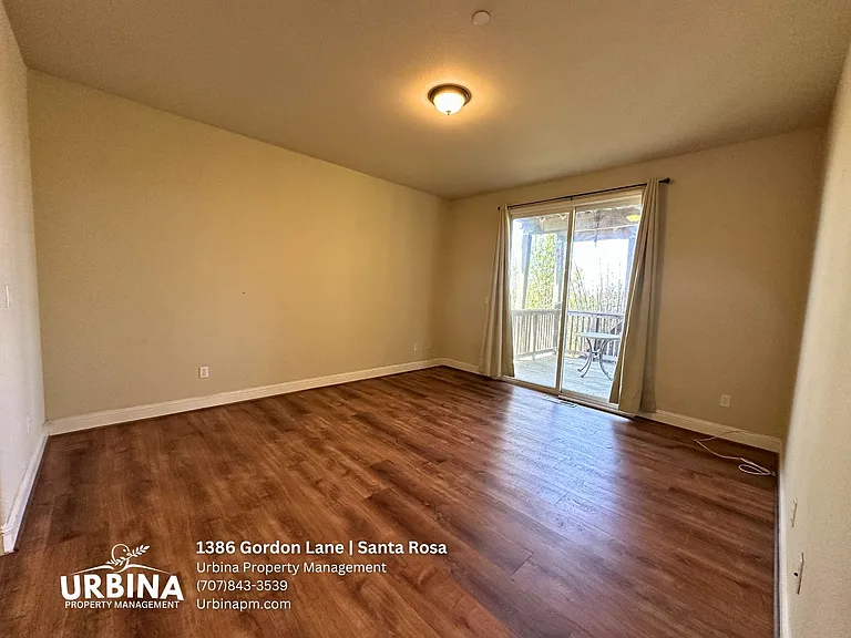 1386 Gordon Ln — Photo 14
