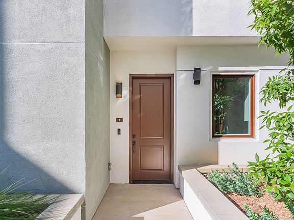 4th image of 719 S Marengo Ave #Fzx1pq