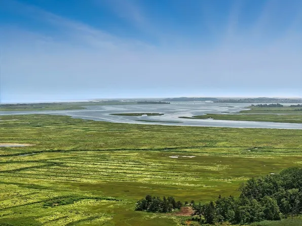 4 Gadsden Ln, Newbury, MA 01951