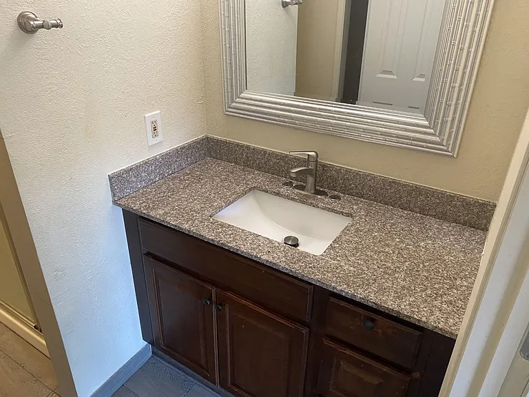 Spacious Townhome in Desirable Fairfield Area — Photo 13