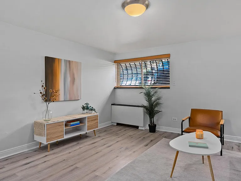 1260 N York St #105 — Photo 4