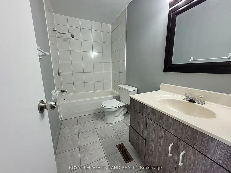 585 Gainsborough Rd #66 — Photo 4