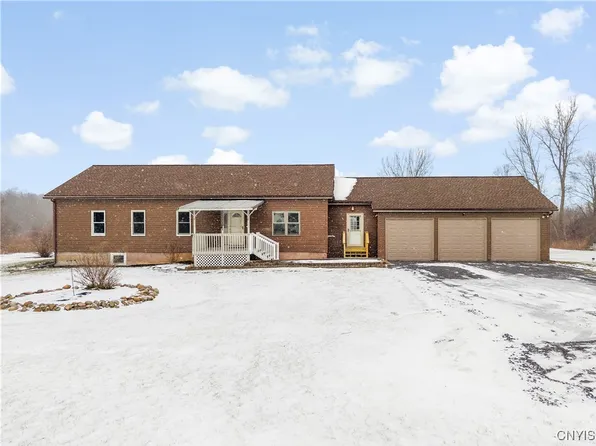 7893 Webster Ln, Auburn, NY 13021