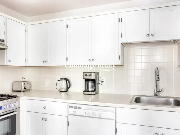 32 Healey St #32T, Cambridge, MA 02138