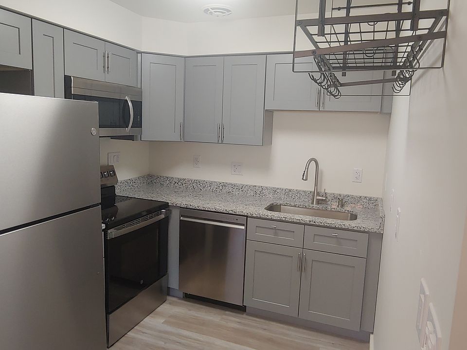 1st image of 129 Baywood Ave Floor 2