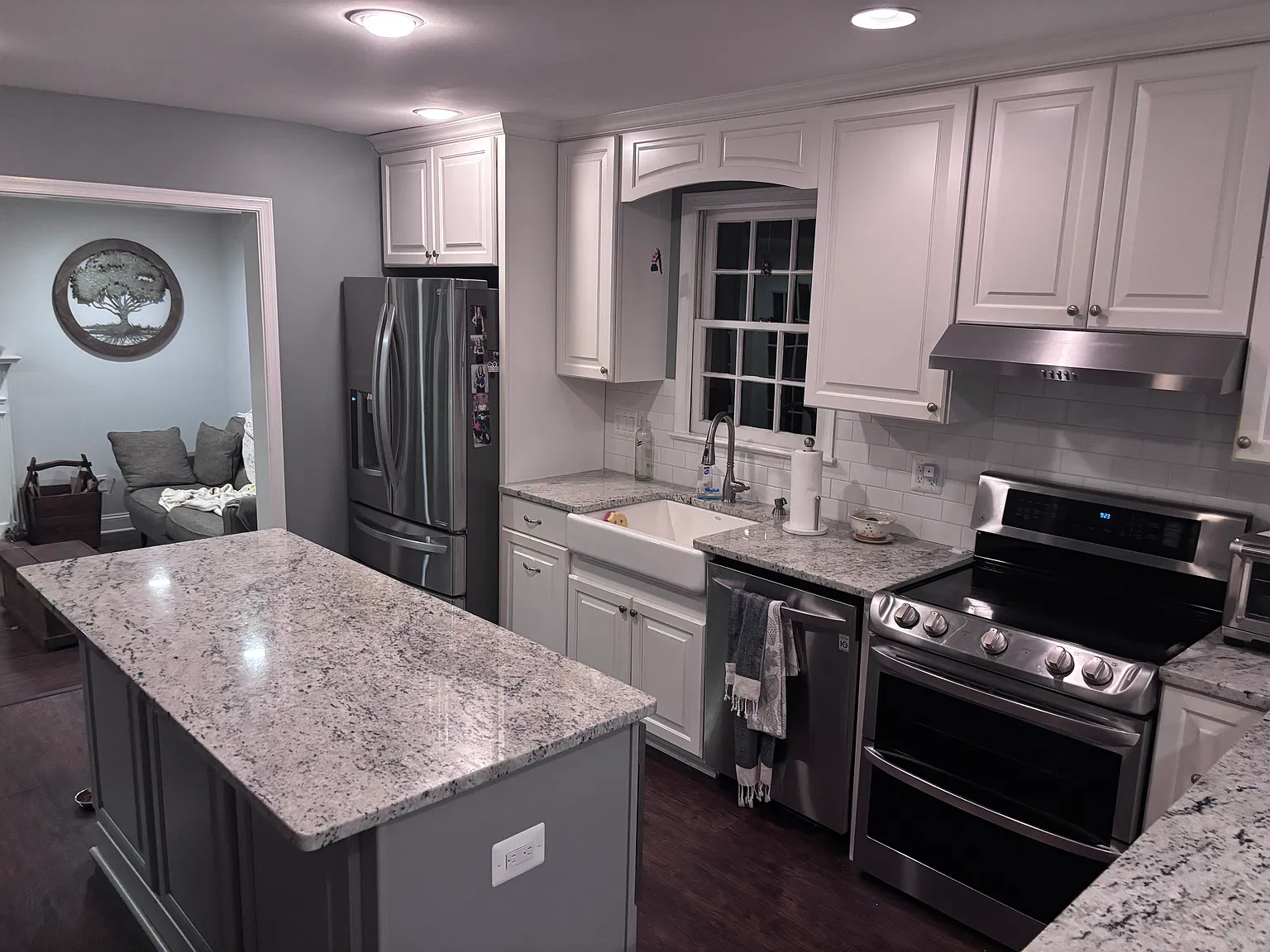 4 bed, 3.5 bath, 2528 sqft, $4,400 — Photo 2