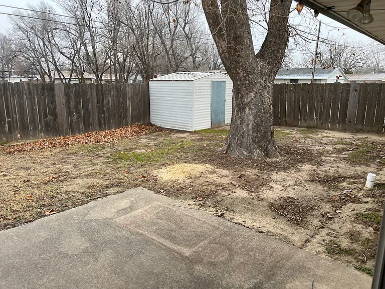 2914 W Pine Ave — Photo 8