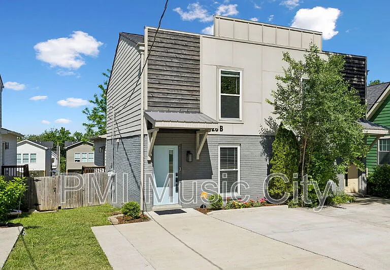 2126B Burns St — Photo 2