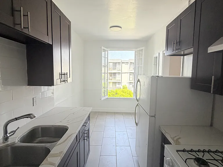 320 S Kingsley Dr #302 — Photo 6