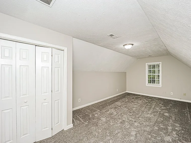 150 Oak St — Photo 15