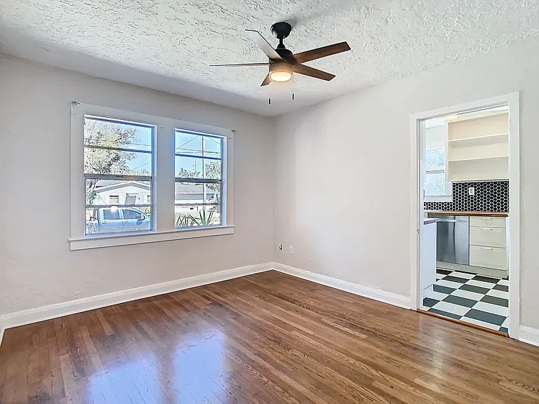401 E Lambright St — Photo 12