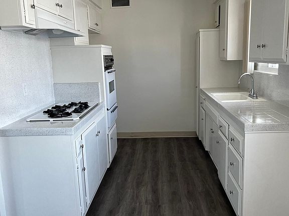 5th image of 107 E Buckthorn St #6