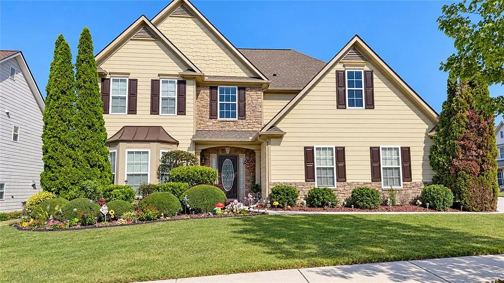 4 bed, 2.5 bath, 3132 sqft, $2,600 — Photo 1