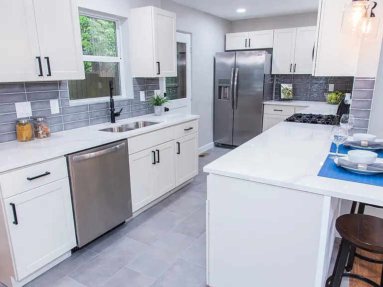 2620 S Holly St — Photo 20