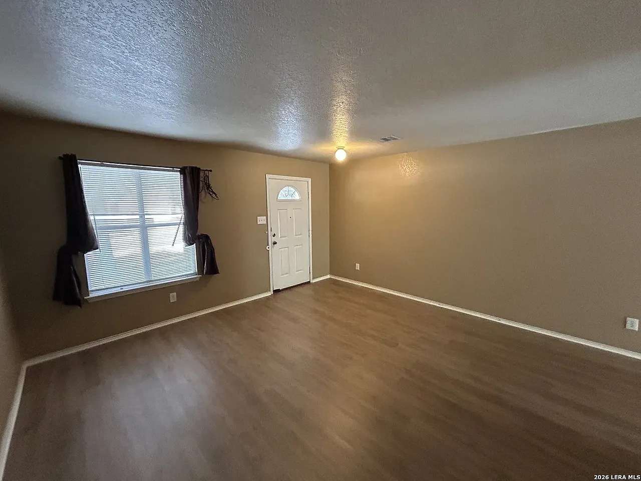 3 bed, 2536 sqft, $1,895 — Photo 3