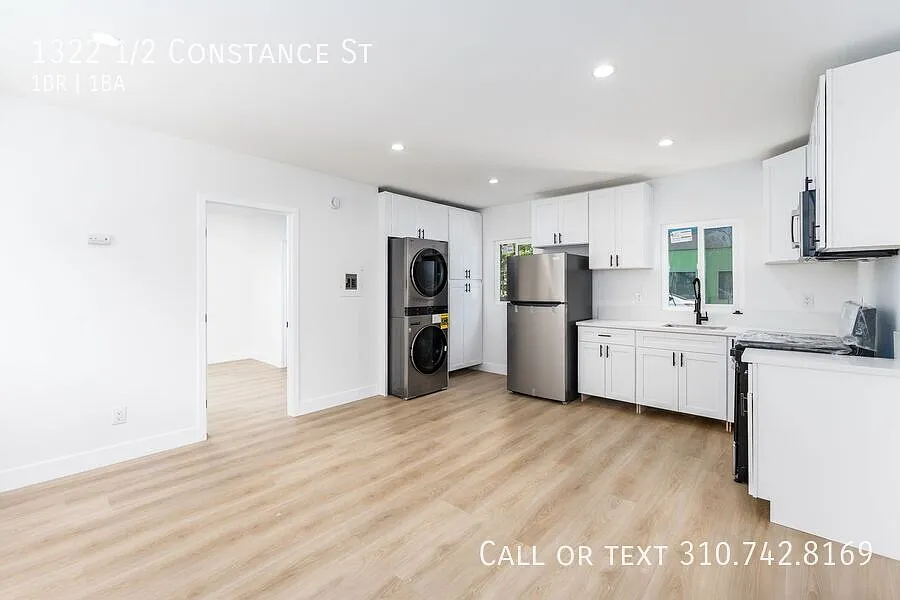 Fully remodeled 1 bedroom bungalow! — Photo 1