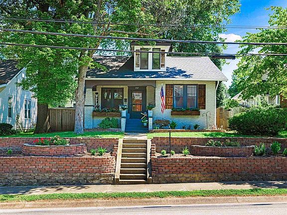 2nd image of 1307 Walnut St