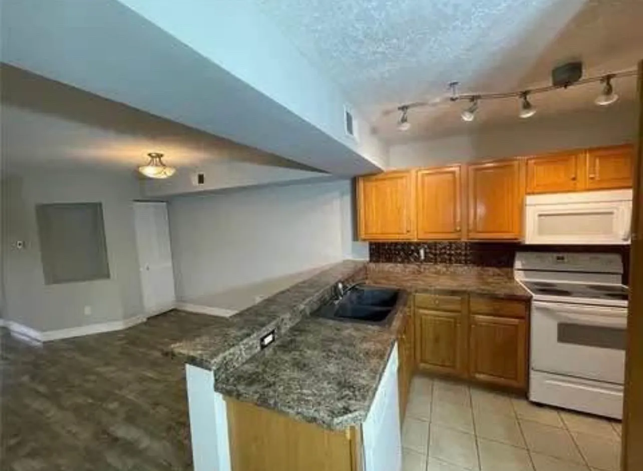 2 bed, 950 sqft, $1,850 — Photo 4