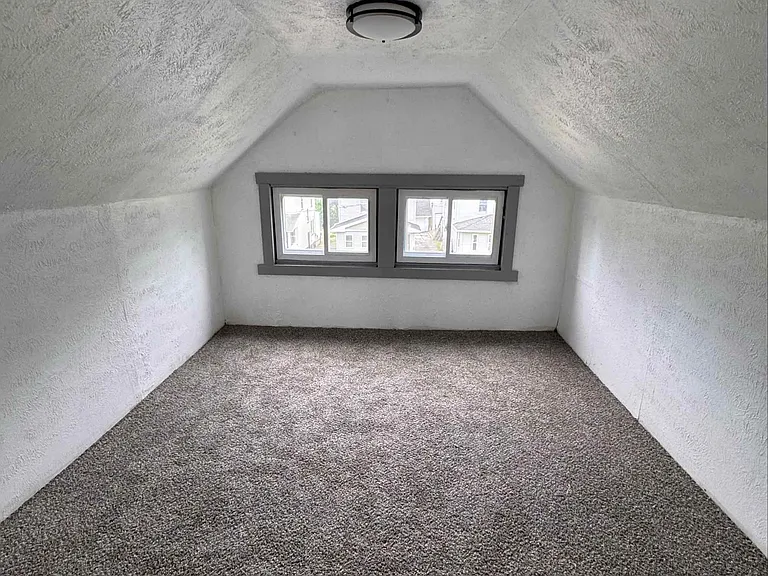 13500 Eaglesmere Ave — Photo 24
