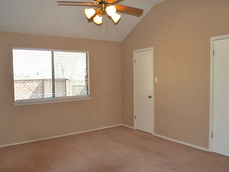 2506 Beverly Cv — Photo 8