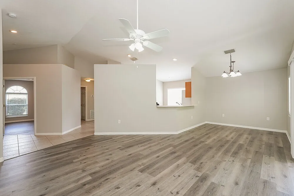 3 bed, 2.0 bath, 1412 sqft, $2,055 — Photo 4