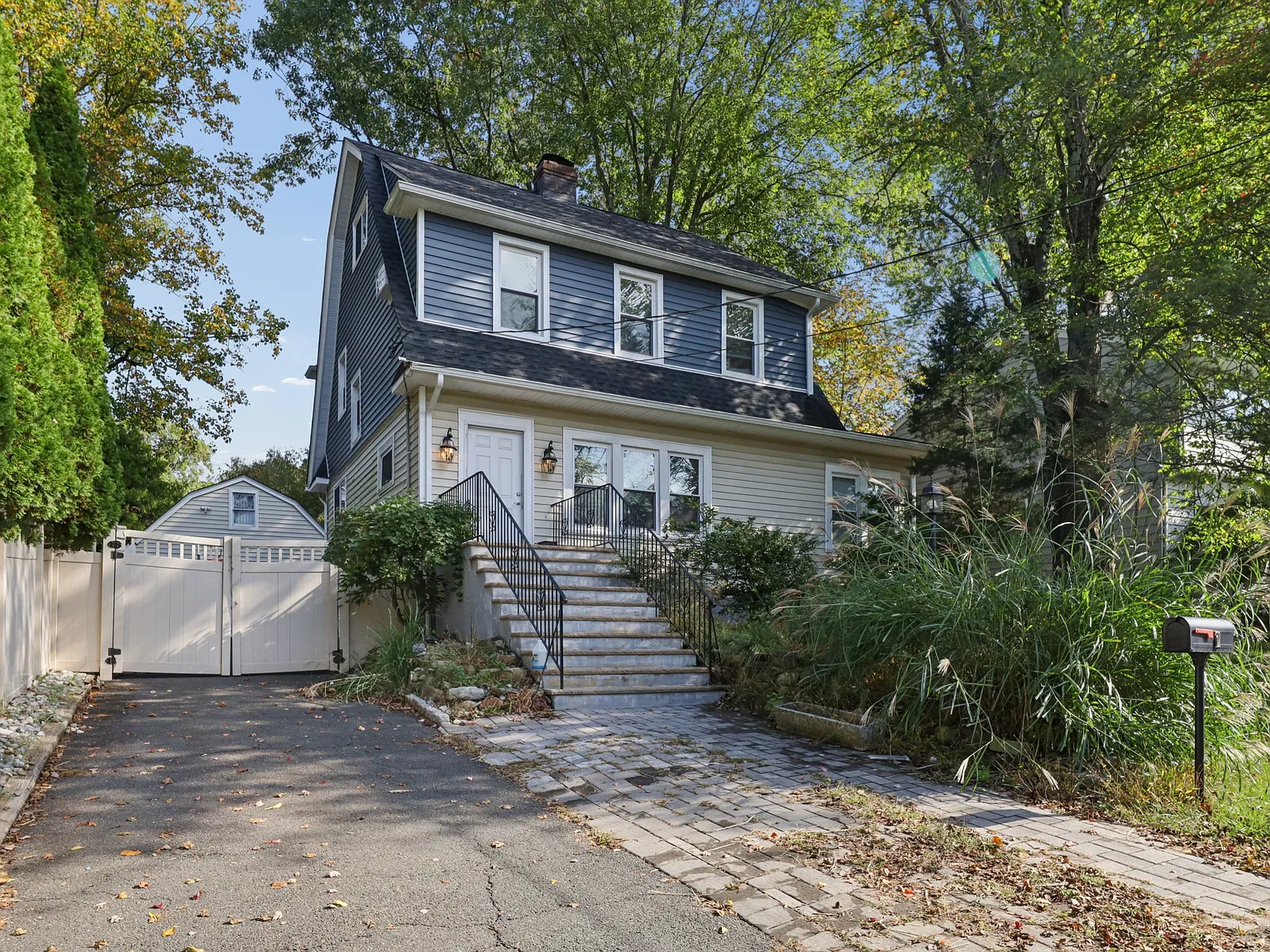 4 bed, 2130 sqft, $5,100 — Photo 1