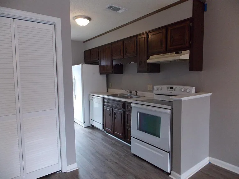 230 Lanier Dr #42 — Photo 2