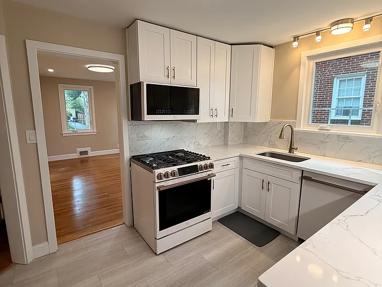 721 N Edison St — Photo 7