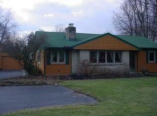 6190 Barton Rd, North Olmsted, OH 44070