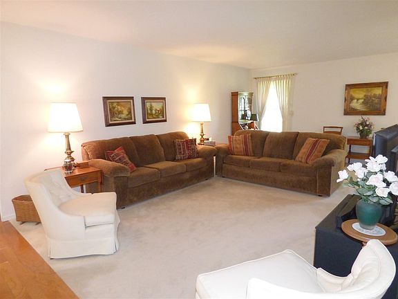 3rd image of 18291 Crownhill Dr