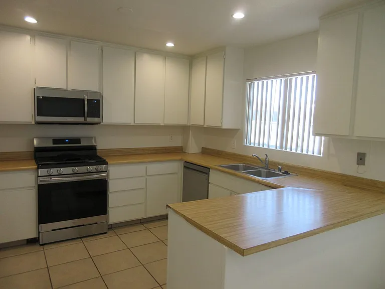 8865 Independence Ave #26 — Photo 12