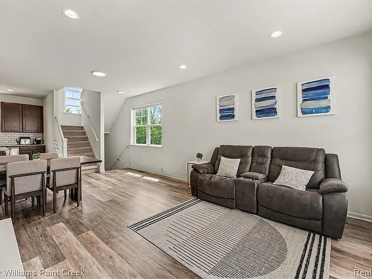 4923 Treeside Ln — Photo 3