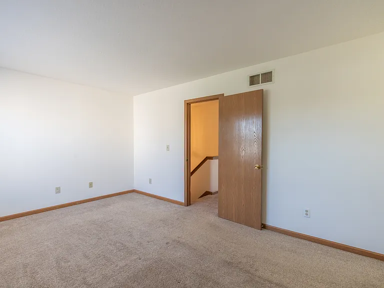 240 Richards Dr — Photo 25