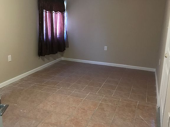 4th image of 15058 Pepper Ct