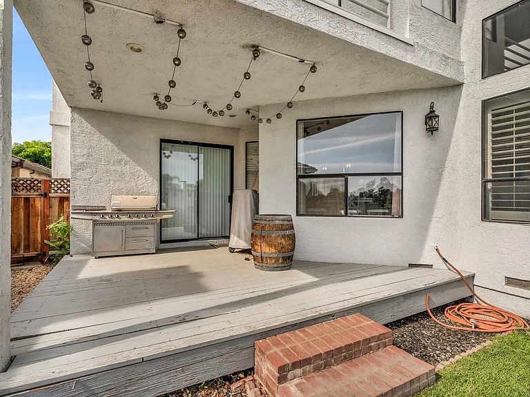 5640 Edgeview Dr — Photo 50