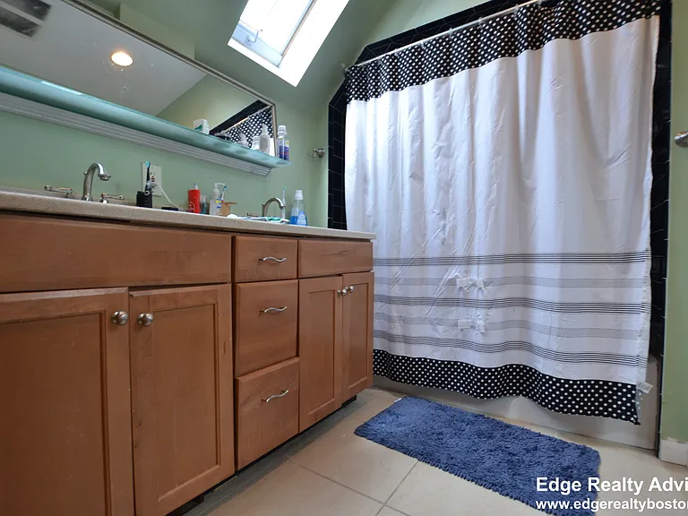 318 N Harvard St — Photo 10