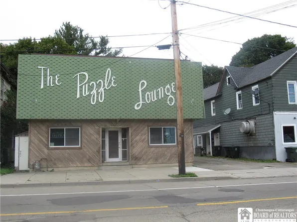 1065 E 2nd St, Jamestown, NY 14701