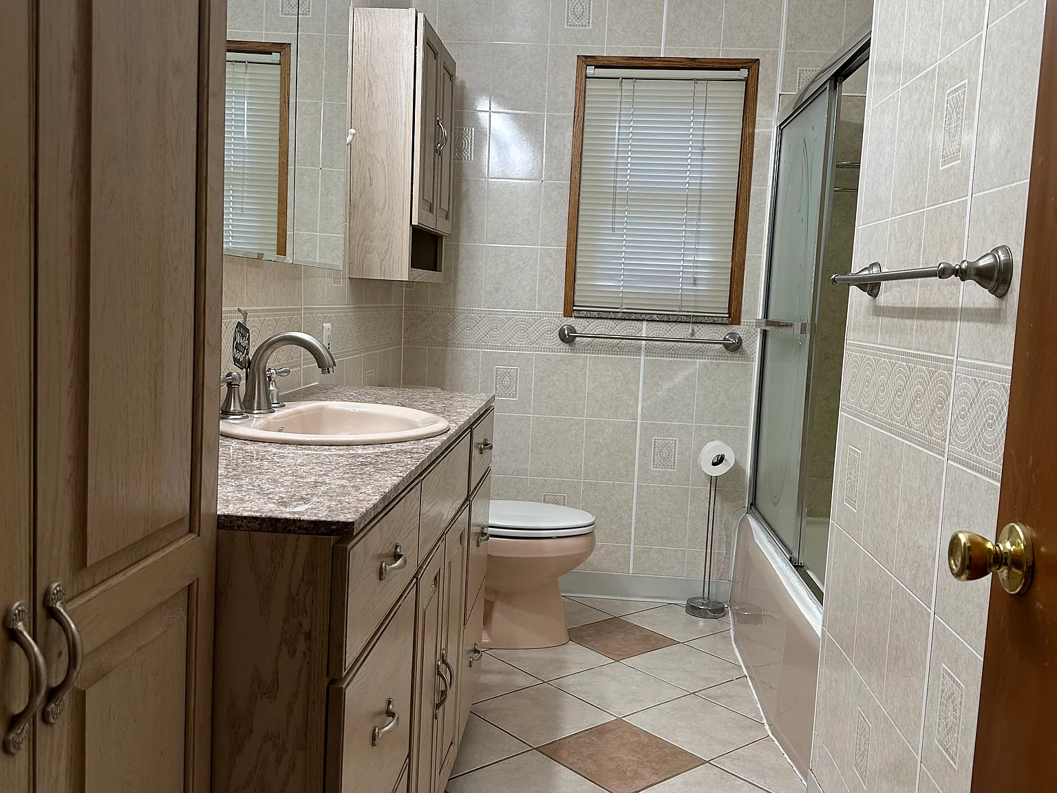 3 bed, 1.5 bath, 1276 sqft, $1,800 — Photo 3