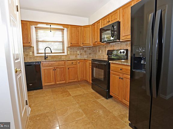 4th image of 37273 Martin St Unit 20