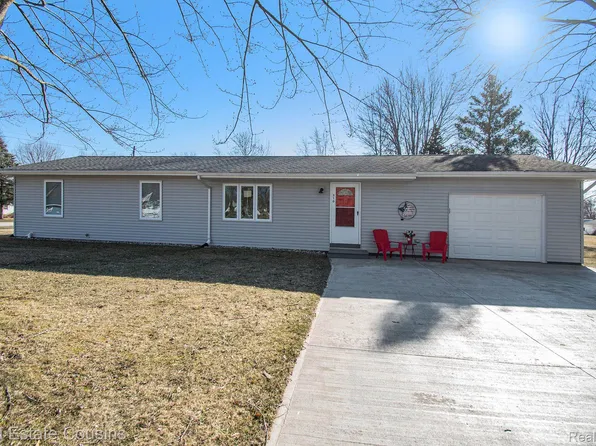 310 N 5th St, Shepherd, MI 48883