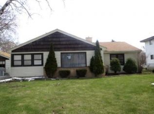 6322 N 101st St, Milwaukee, WI 53225