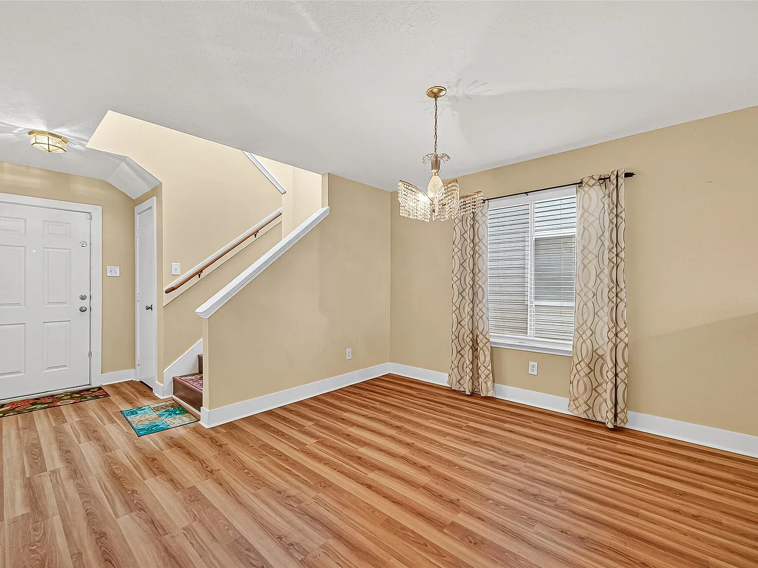4 bed, 2.5 bath, 2140 sqft, $2,100 — Photo 3