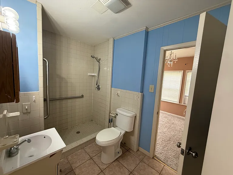 310 E Rachal St — Photo 6