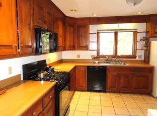 93 North Rd, Hancock, NH 03449