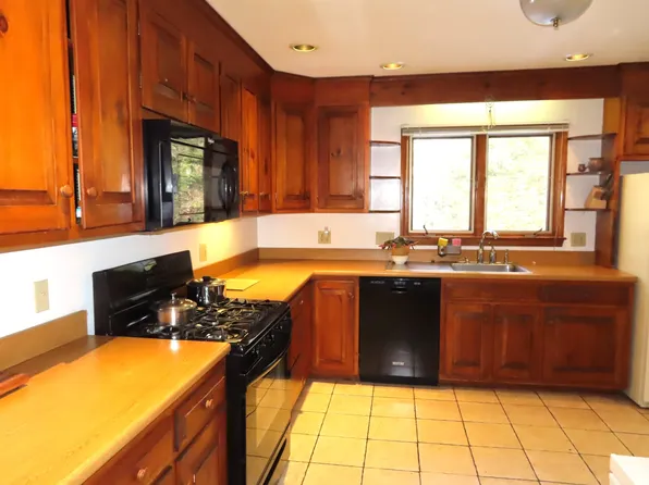 93 North Road, Hancock, NH 03449