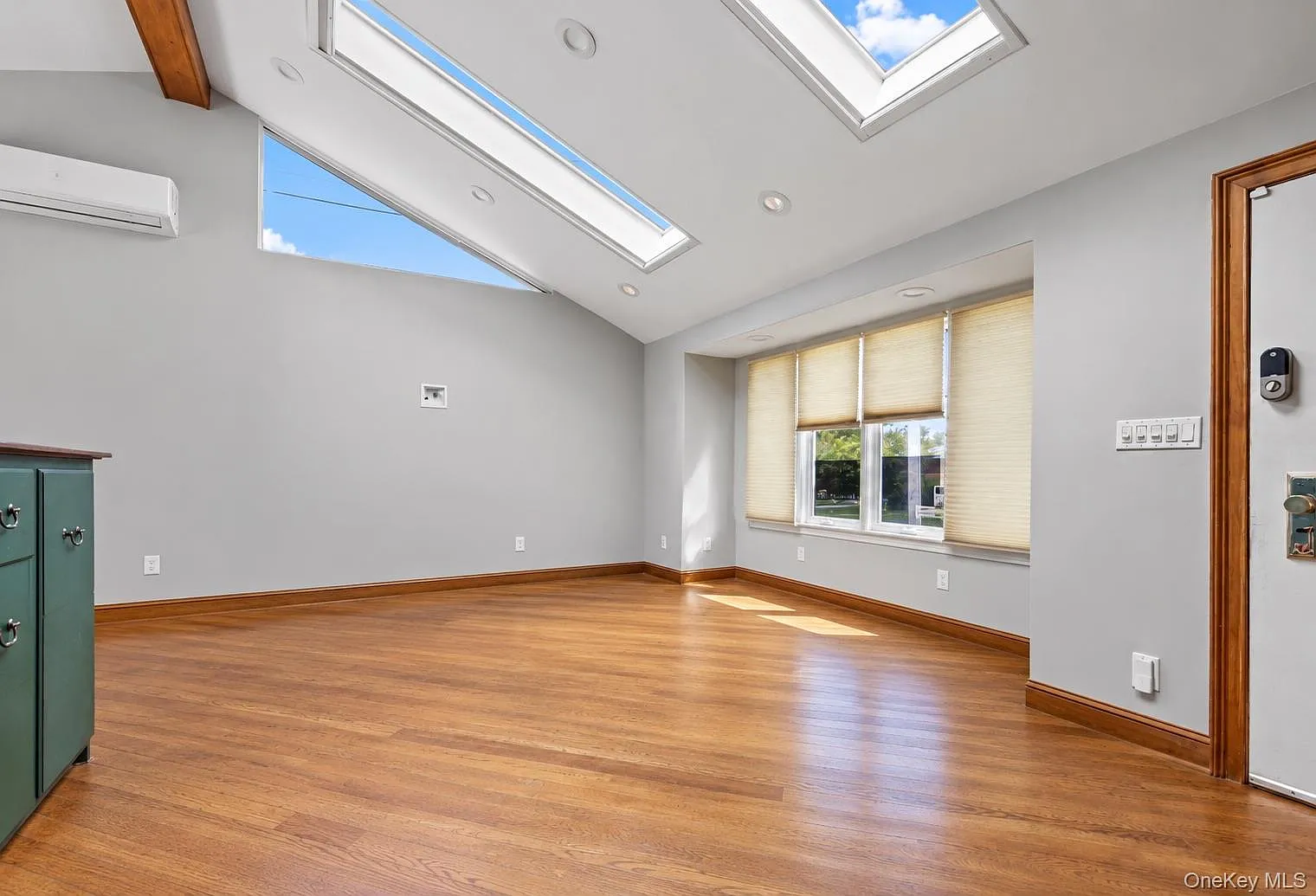 3 bed, 2.5 bath, 1576 sqft, $6,500 — Photo 3