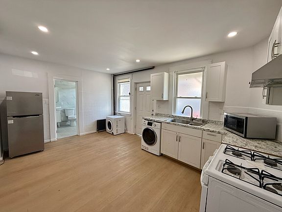2nd image of 534 Kearny Ave APT 1L